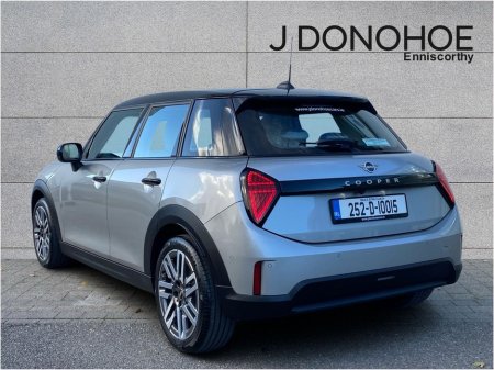 2025 MINI Hatch COOPER Cooper Classic Auto €39,950 thumbnail