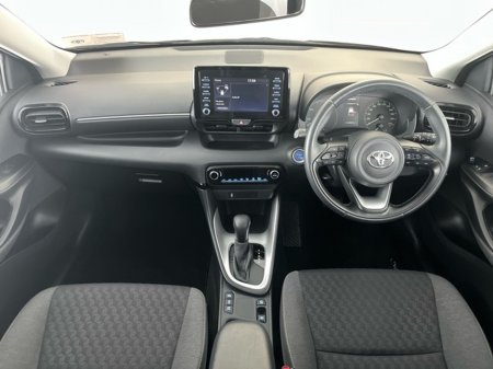 2023 Toyota Yaris HYBRID LUNA €24,450 thumbnail