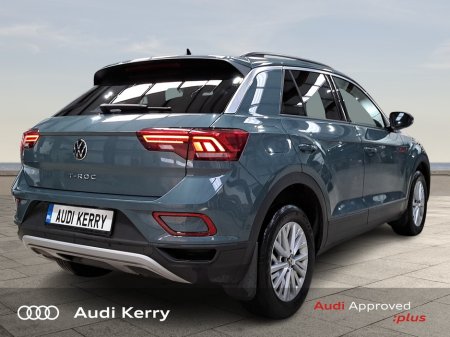 2023 Volkswagen T-Roc 2.0TDI 116HP LIFE €31,950 thumbnail