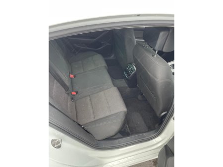 2016 Volkswagen Passat CL BE 1.6 TDI MANUAL 6SPEED FWD 120HP 4DR €13,250 thumbnail