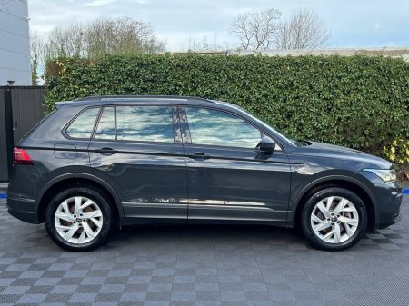 2022 Volkswagen Tiguan LIFE 1.4 TSI PLUG-IN HYBRID // FULL SERVICE HISTORY // APPLE CARPLAY/ANDROID AUTO // ADAPTIVE CRUISE CONTROL €28,950