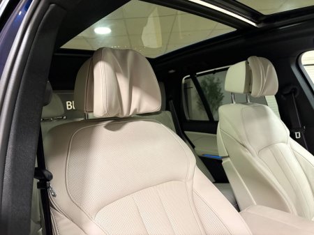 2022 BMW X5 45e M-SPORT HYBRID=TECH/COMFORT/SKY LOUNGE PACKAGES=LOW MILES//FULL BMW SERVICE HISTORY=222 REG=ORIGINAL IRISH SUPPLIED//TAILORED FINANCE PACKAGES AVA €66,995 thumbnail