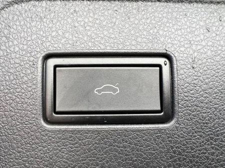 2019 Volkswagen Passat VARIANT HIGHLINE 2.0 TDI AUTO * BIG SPEC * // HEATED COOLED LEATHER SEATS // DRIVER MASSAGE SEAT // DIGITAL CLUSTER €24,950 thumbnail