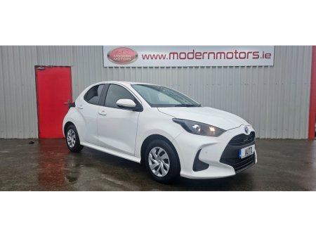 2020 Toyota Yaris automatic 1.5 hybrid/petrol 5dr new model low kms €13,750