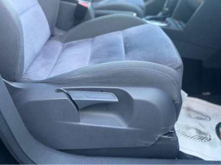 2014 Volkswagen Touran 1.4i HIGHLINE... AUTOMATIC...2 KEYS €11,950 thumbnail