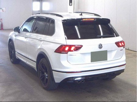 2018 Volkswagen Tiguan R-LINE BLACK EDITION 2.0TDI 150BHP 4WD  * 3 STAGE HEATED SEATS, HEADS UP DISPLAY, POWER ADJUSTABLE DRIVERS SIDE SEATS, MEMORY SEATS, PARKING SENSORS FRONT & REAR, REAR VIEW CAMERA, 19