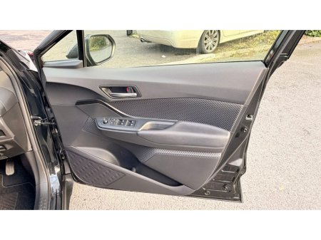 2019 Toyota C-HR 1.8 HYBRID LUNA €21,499 thumbnail