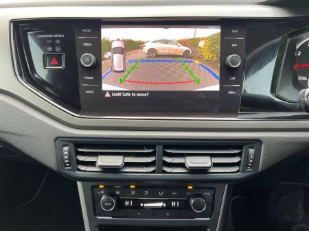 2019 Volkswagen Polo COMFORTLINE 1.0 TSI // FULL SERVICE HISTORY // DIAMOND CUT ALLOYS // APPLE CARPLAY/ANDROID AUTO €15,900 thumbnail