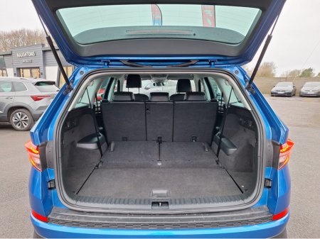 2023 Skoda Kodiaq 7S STYLE 2.0 TDI *High Spec/Black Leather/Heated Seats/Keyless Entry/Camera/Ambient Lighting* €43,950 thumbnail