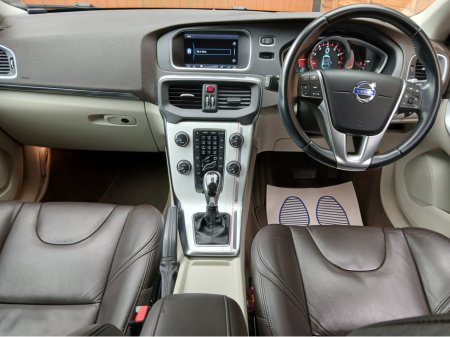 2013 Volvo V40 1.6 Petrol Auto High Spec €9,950