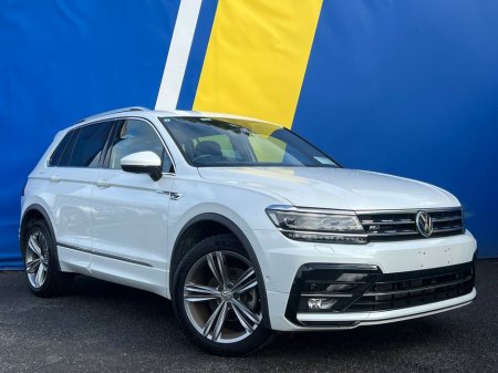 2019 Volkswagen Tiguan R-LINE 4MOTION 2.0 TDI AUTO // HEADS-UP DISPLAY // HEATED FRONT & REAR SEATS // REVERSE CAMERA WITH TOP-DOWN VIEW €33,950
