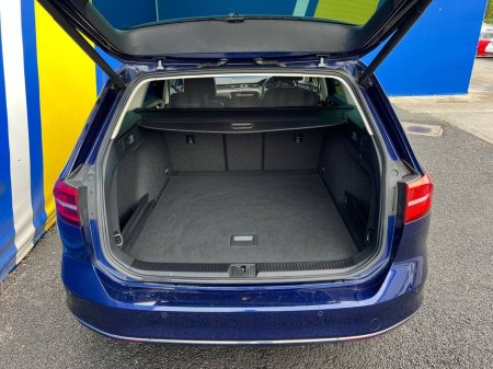 2019 Volkswagen Passat VARIANT HIGHLINE 2.0 TDI AUTO * BIG SPEC * // HEATED COOLED LEATHER SEATS // DRIVER MASSAGE SEAT // DIGITAL CLUSTER €24,950 thumbnail