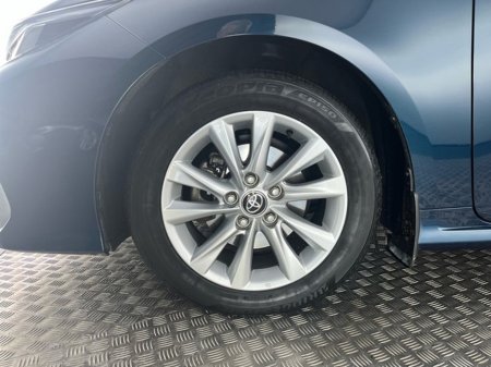 2024 Toyota Corolla LUNA SALOON Hybrid €28,950 thumbnail