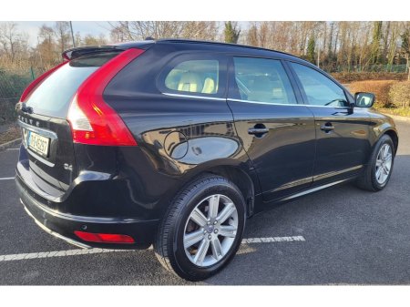 2017 Volvo XC60  €17,999