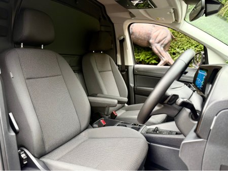 2025 Volkswagen Caddy CARGO ED TDI 122BHP A7F 2 €32,950 thumbnail