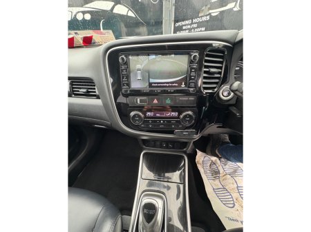 2017 Mitsubishi Outlander 2.0 4H PHEV 200BHP 5 5DR AUTO €17,950 thumbnail