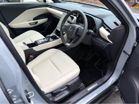 2025 Lexus LBX ***SOLD***PREMIUM SPECIFICATION//BEIGE LEATHER//IMMACULATE//HYBRID//SIMI AND AA DEALER