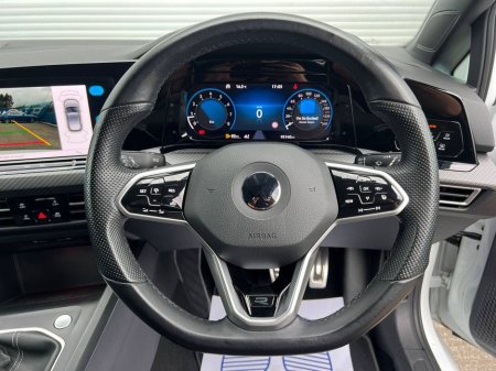 2021 Volkswagen Golf R-LINE 1.5 TSI // R-LINE HEATED SPORT SEATS // APPLE CARPLAY/ANDROID AUTO // WIRELESS CHARGING BAY €25,950