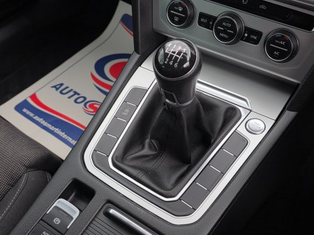 2016 Volkswagen Passat 1.6 TDI 120HP Comfortline €13,450 thumbnail