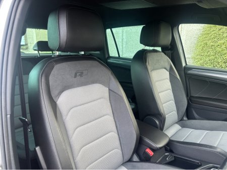 2020 Volkswagen Tiguan R-LINE 4MOTION AUTOMATIC 2.0 DIESEL //LOW MILES//HIGH SPEC//360 PARKING CAMERAS//HEATED FRRONT AND REAR SEATS//HEAD UP DISPLAY// €34,950 thumbnail