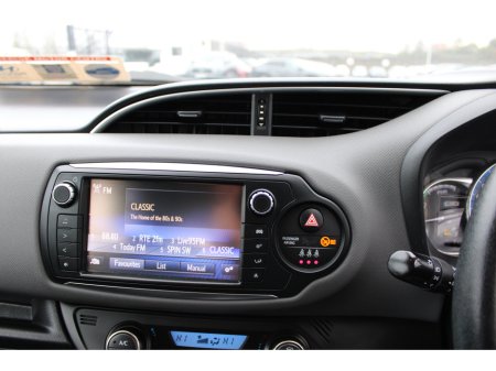 2017 Toyota Yaris Hybrid Luxury €14,950 thumbnail