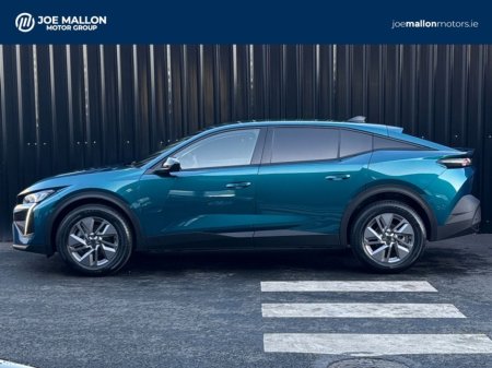 2026 Peugeot 408 1.2 Allure Hybrid €40,395 thumbnail