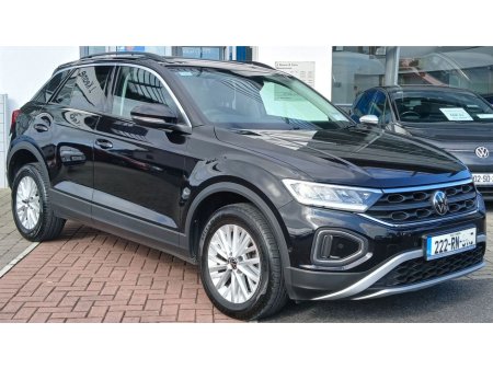 2022 Volkswagen T-Roc Life 2.0 TDI 116HP *PARKING SENSORS, BLUETOOTH, DUAL CLIMATE CONTROL* €28,995