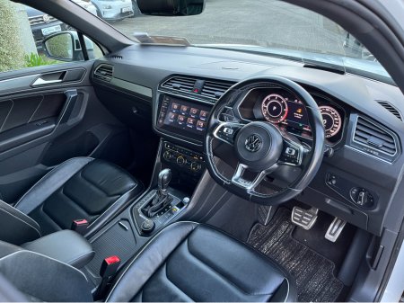 2018 Volkswagen Tiguan R-LINE 4 MOTION AUTOMATIC 2.0 DIESEL //MASSIVE SPEC//FULL LEATHER//HEAD UP DISPLAY//HEATED SEATS//360 PARKING CAMERAS// €29,950 thumbnail