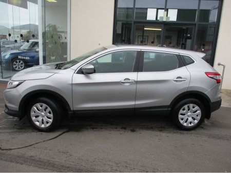 2015 Nissan Qashqai 1.5 DSL XE SAFETY PK 4 4DR €9,950 thumbnail