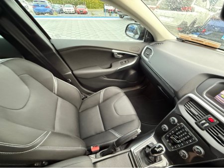 2019 Volvo V40 MOMENTUM - D4 2.0L DIESEL - AUTO - 12M WARRANTY - CAR: 1616 thumbnail