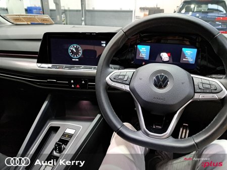 2023 Volkswagen Golf STYLE 1.5 TSI MHEV 130HP AUTOMATIC €31,900 thumbnail