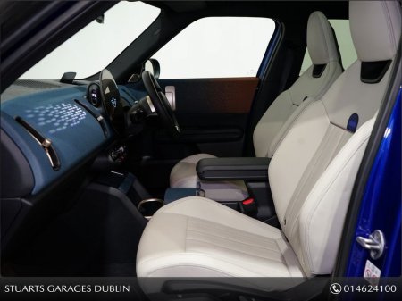 2024 MINI Countryman ELECTRIC COUNTRYMAN LEVEL 2 EXCLUSIVE *SUNROOF* 20” DIAMOND CUT ALLOYS, VESCIN BEIGE LEATHER, COMFORT ACCESS, HEADS UP DISPLAY, HARMAN KARDON €40,945