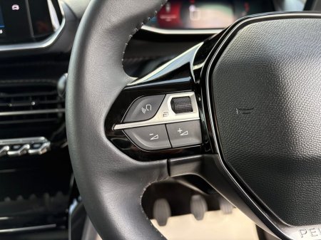 2022 Peugeot 2008 ALLURE PREMIUM + B-H BLUEHDI PLUS S/S €22,999 thumbnail