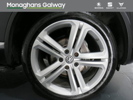 2018 Volkswagen Touareg 5 SEAT COMM 3.0 TDI 262BHP V6 AUTO €28,950 thumbnail
