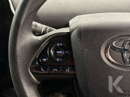 2020 Toyota Prius HYBRID 1.8L AUTOMATIC - MULTI FUNCTION STEERING WHEEL - CRUISE CONTROL - LANE KEEP ASSIST - HEATING / AC CONTROLS €17,450 thumbnail