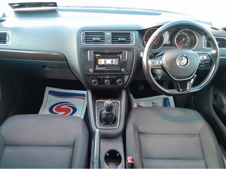 2016 Volkswagen Jetta CL 2.0 TDI MANUAL 5SPEED 110BHP 4DR €8,950 thumbnail