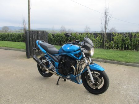 2009 Suzuki Gsf Bandit !GSF650K6 FULL POWER MODEL. ONLY  44521 KMS AND IN SHOWROOM CONDITION !! €4,950 thumbnail
