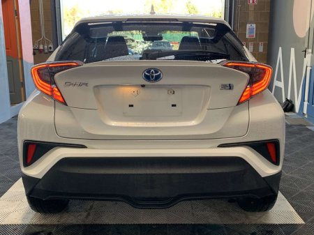 2018 Toyota C-HR 2018 C-HR 1.8 Hybrid / Cruise Control / Toyota C-HR Automatic €21,950