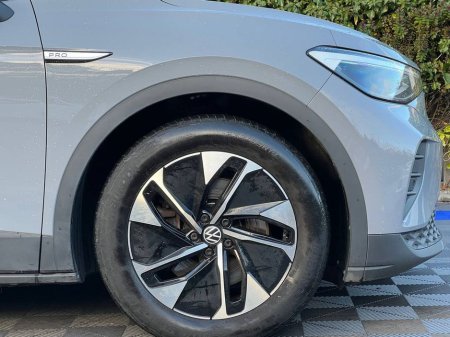 2021 Volkswagen ID.4 PRO LIFE 77KWH // PARKING SENSORS // DIAMOND CUT ALLOYS // LEATHER/ALCANTARA HEATED SEATS €20,900 thumbnail