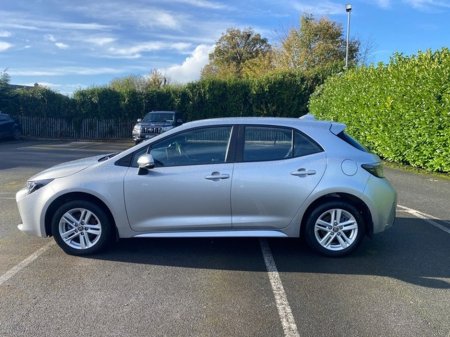 2022 Toyota Corolla COROLLA HYBRID LUNA H/B €25,950 thumbnail