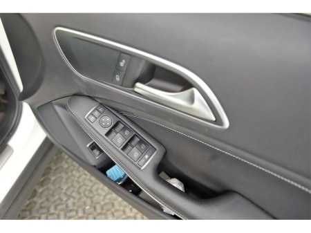 2016 Mercedes-Benz GLA Class GLA 180 *HALF LEATHER*REVERSE CAM*PARK SENSORS* €18,890 thumbnail