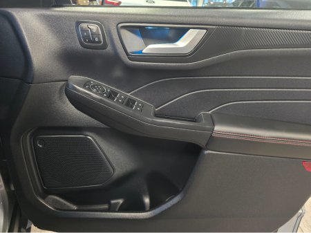 2025 Ford Kuga ST-LINE X PHEV PAN ROOF €42,900 thumbnail