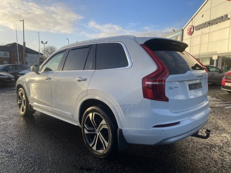2021 Volvo XC90 Momentum thumbnail