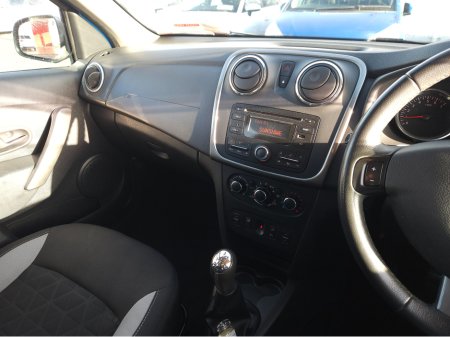 2015 Dacia Sandero STEPWAY SIGNATURE 1.5 DCI 90 4 thumbnail