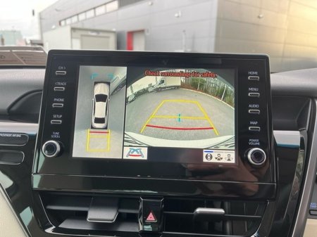 2024 Toyota Camry PLATINUM EDITION 4 €46,950 thumbnail