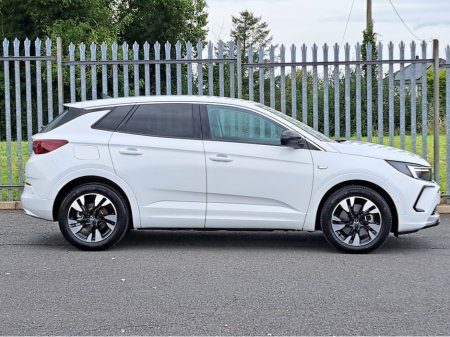 2024 Opel Grandland ELEGANCE 1.6TURBO 225BHP **PLUG IN HYBRID** €34,950