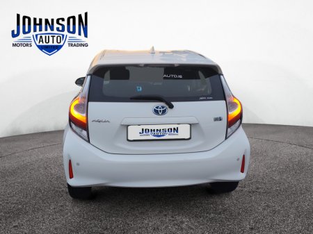 2018 Toyota Aqua DAA-NHP10 €12,900