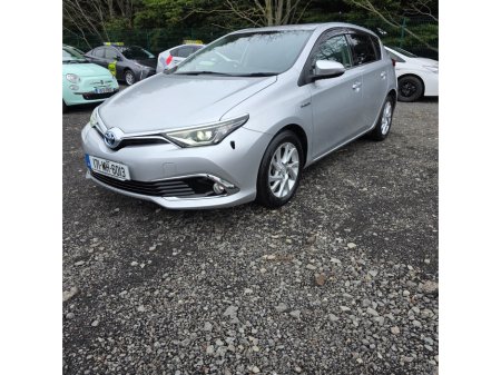 2017 Toyota Auris Hybrid €15,950