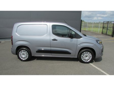 2025 Opel Combo SPORTIVE 1.5 D-TURBO €22,500