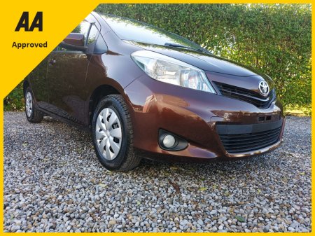 2014 Toyota Yaris 1.3 4 CYLINDER AUTOMATIC SERVICE HISTORY (5 STAMPS) 4 NEW TYRES NEW NCT REVERSE CAMERA LARGE TOUCH SCREEN MULTIMEDIA SYSTEM AUTOMATIC HEADLIGHTS €10,795